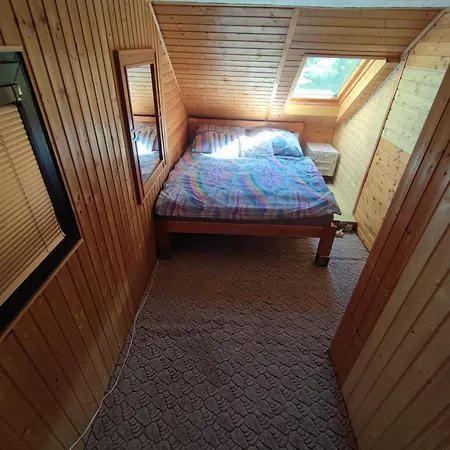 S Vyhledem A Sumici Rekou A Bazenem Dağ evi *